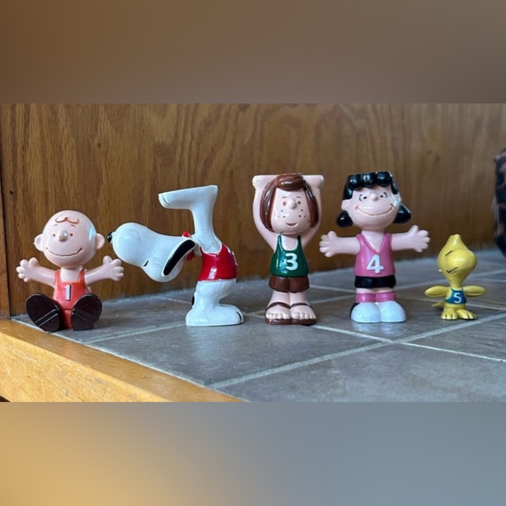 5pc Peanuts Gang Stackable Gymnastics PVC Figures
